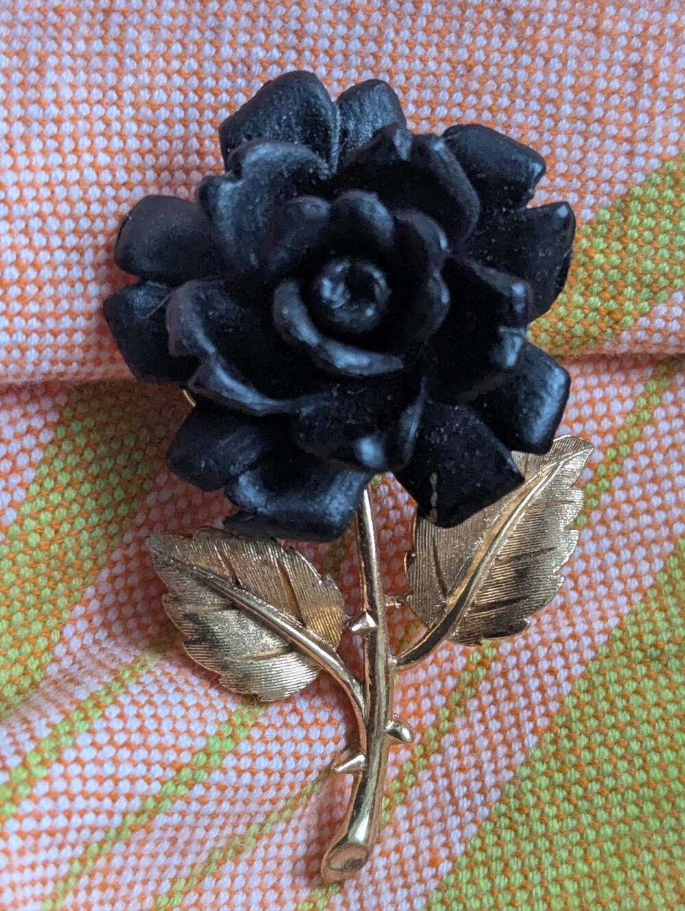 Vintage Trifari Black Rose and Gold-Tone Stem Brooch – Signed